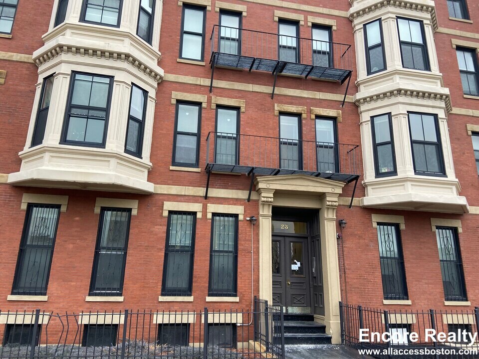 23 Cortes St, Unit 3 in Boston, MA - Building Photo