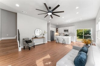 612 1/2 N Robinson St in Cleburne, TX - Building Photo - Building Photo