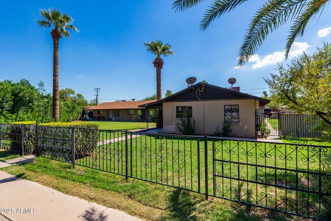 1827 E Yale St in Phoenix, AZ - Building Photo - Building Photo