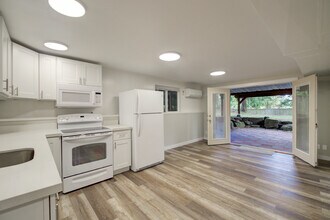 14722 25th Ave NE in Shoreline, WA - Foto de edificio - Building Photo