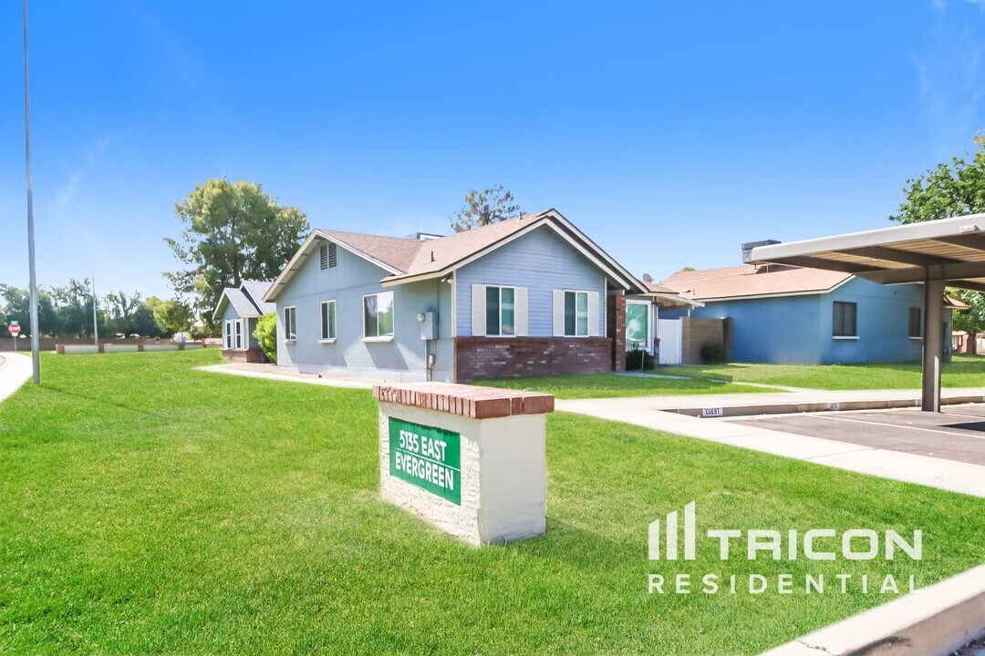 5135 E Evergreen St in Mesa, AZ - Building Photo