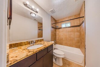 2711 Chapman St in Houston, TX - Building Photo - Building Photo