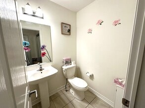 Corner Townhouse With Finished Basement in Windfields Farm (3 Bed, 2.5 Bath) in Oshawa, ON - Building Photo - Building Photo