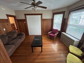 59 Quincy St, Unit 59 in Medford, MA - Foto de edificio - Building Photo