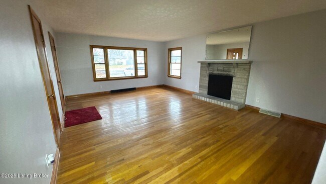 5908 Ashby Ln in Louisville, KY - Foto de edificio - Building Photo