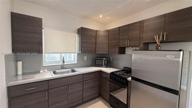 560 NE 67th St in Miami, FL - Building Photo - Building Photo