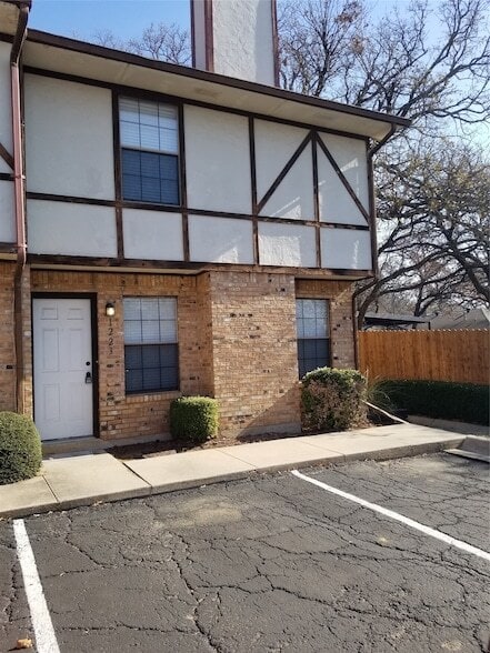 1223 Dallas Dr