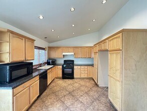 3180 S Lindell Rd in Las Vegas, NV - Building Photo - Building Photo