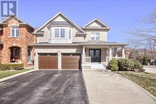 2247 Empire Crescent in Burlington, ON - Building Photo