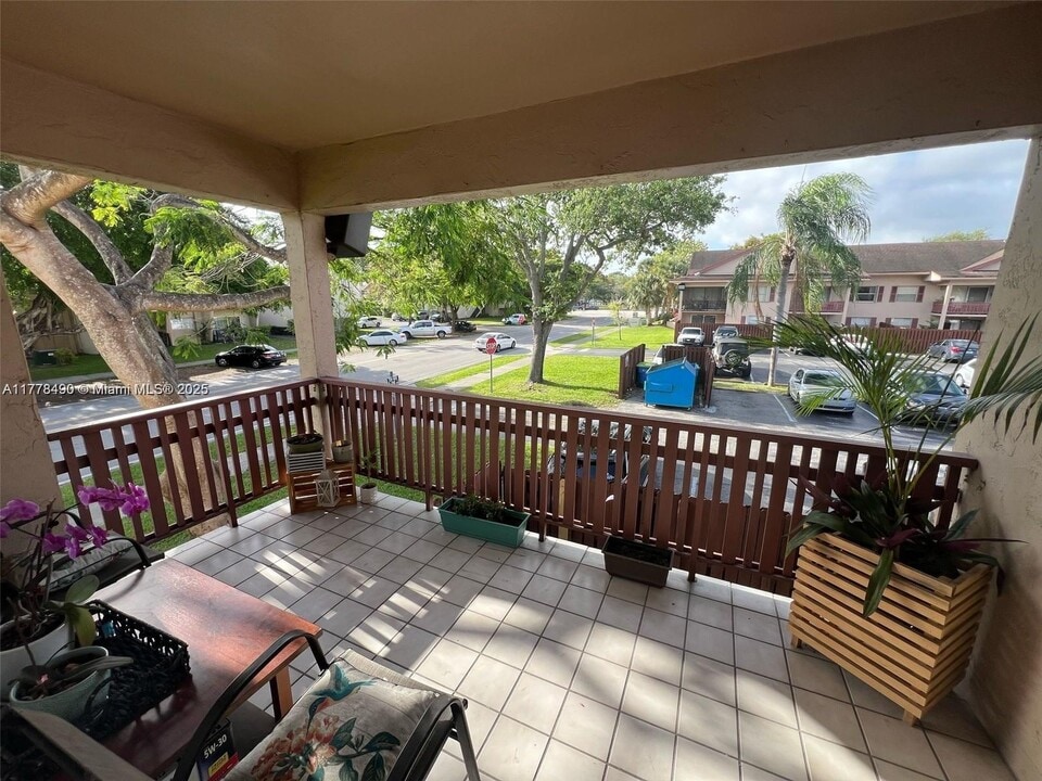 11229 SW 88th St in Miami, FL - Building Photo