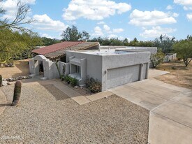 8001 E Vista Bonita Dr in Scottsdale, AZ - Building Photo