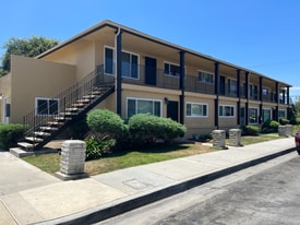 900 S Highland Ave, Unit 9 in Fullerton, CA - Building Photo