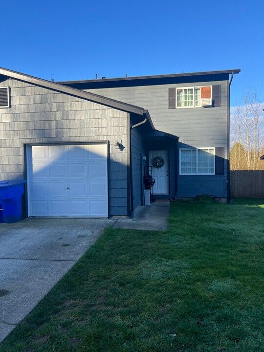 1639 Bowmont Ave, Unit 1641 Bowmont Ave in Kelso, WA - Foto de edificio