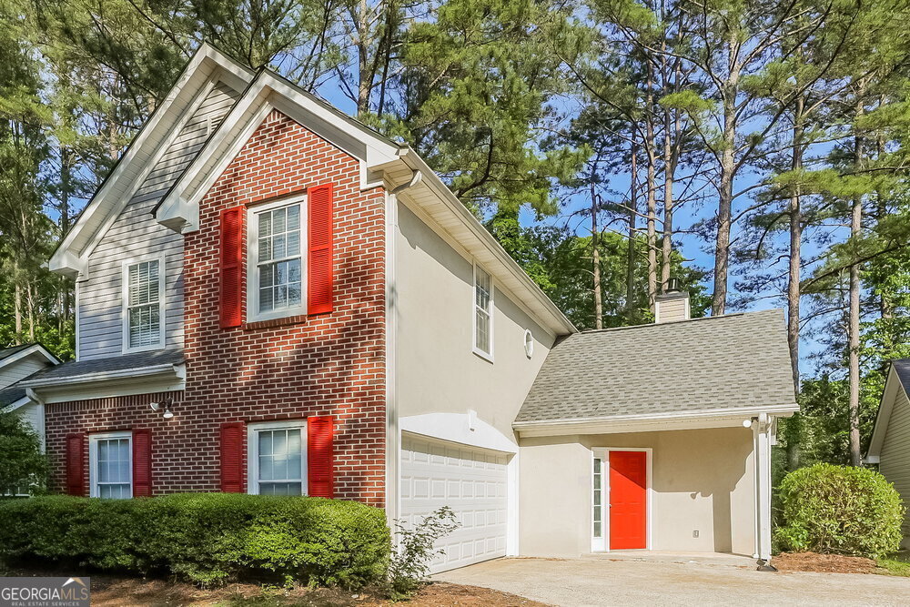 724 S Fairfield Dr in Peachtree City, GA - Foto de edificio