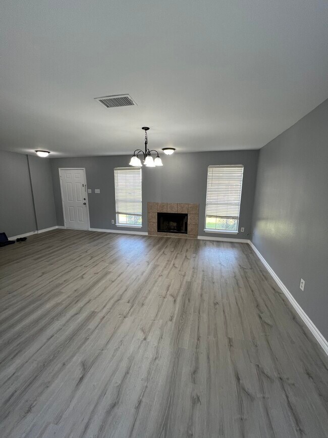 property at 3612 Villa Pl