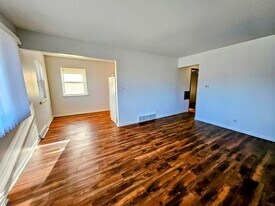 11027 W Hampton Ave, Unit 3 in Milwaukee, WI - Building Photo