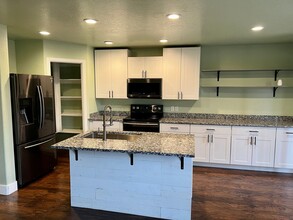 3155 S Hidden Valley Dr in Saint George, UT - Building Photo - Building Photo