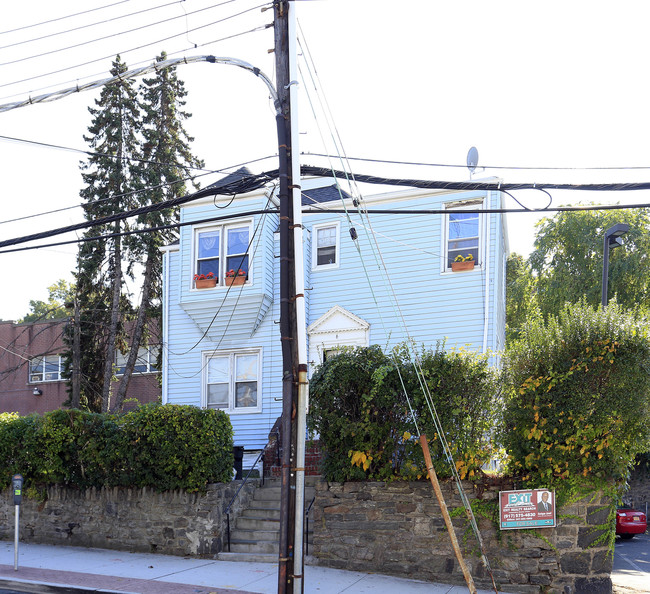 6 Lockwood Ave in Yonkers, NY - Building Photo - Building Photo