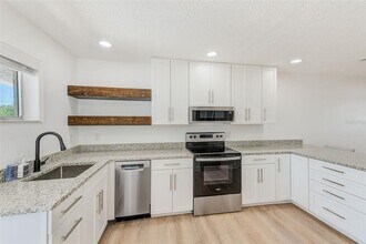 215 Valencia Blvd in Belleair Bluffs, FL - Building Photo - Building Photo
