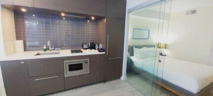 55 Avenue Rd in Toronto, ON - Building Photo - Building Photo