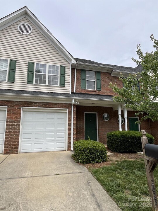 2023 Lennox Square Rd in Charlotte, NC - Building Photo