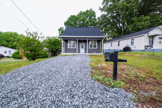 824 Chandler Ave in Burlington, NC - Building Photo - Building Photo