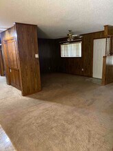 406 S Hubbard Ave. in Omaha, TX - Foto de edificio - Building Photo