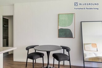 330 E 46th St in New York, NY - Building Photo - Building Photo