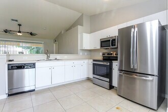 1144 SW 6th Terrace in Cape Coral, FL - Building Photo - Building Photo