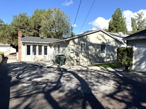 1090 Pine Bluff Dr in Pasadena, CA - Building Photo - Building Photo