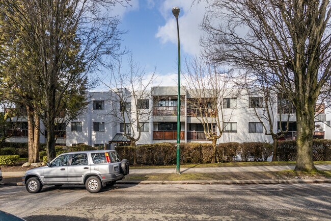 2255 Cambridge St in Vancouver, BC - Building Photo - Building Photo