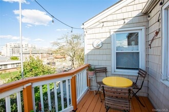 274 W Walnut St in Long Beach, NY - Foto de edificio - Building Photo