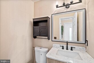 16820 Jed Forest Ln in Woodbridge, VA - Building Photo - Building Photo