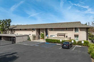 Kimberly Arms in Fullerton, CA - Foto de edificio - Building Photo