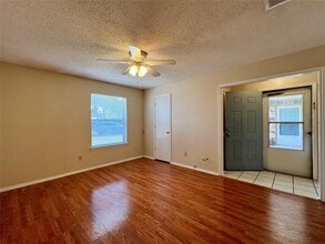 1321 Darr St in Irving, TX - Building Photo - Building Photo