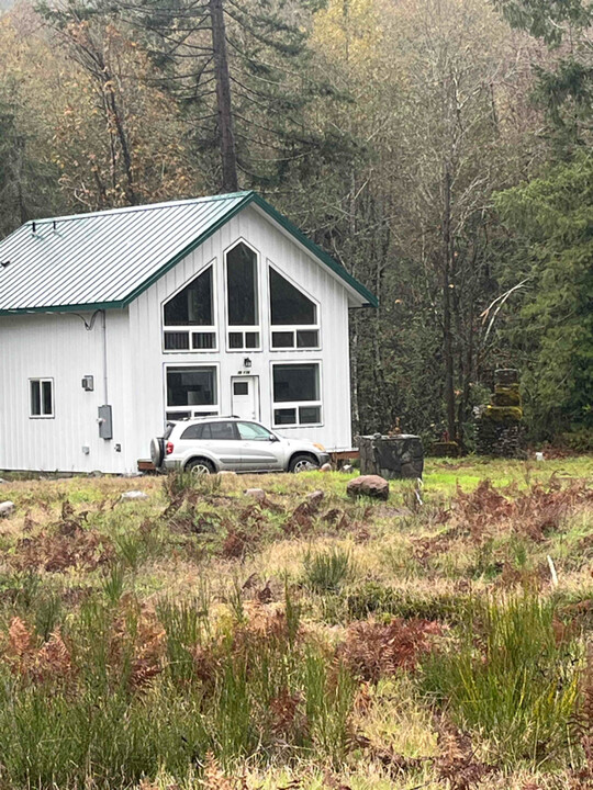 72775 Snowdon Rd in Rhododendron, OR - Building Photo