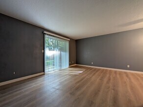 1615 Oak Patch Rd in Eugene, OR - Building Photo - Building Photo