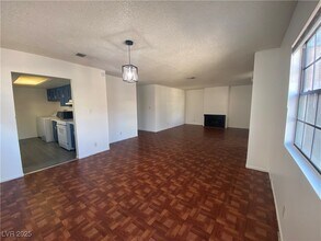 4660 Koval Ln in Las Vegas, NV - Foto de edificio - Building Photo