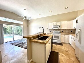 7238 Norwich Ln in Boynton Beach, FL - Building Photo - Building Photo