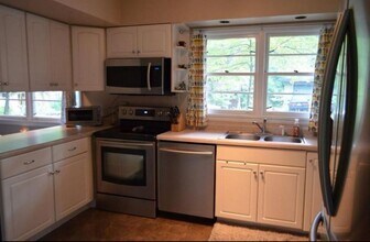 325 Hollowood Dr in West Lafayette, IN - Building Photo - Building Photo