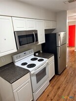 208 Uhland Rd in San Marcos, TX - Building Photo