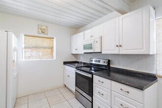 2916 W Paris St-Unit -2 in Tampa, FL - Building Photo - Building Photo