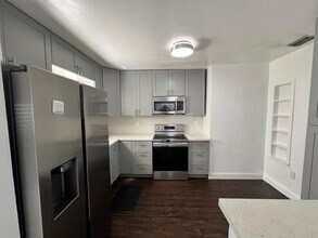 620 NE 140th St in North Miami, FL - Foto de edificio - Building Photo