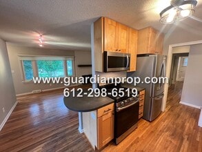 2228 Apache St in Mendota Heights, MN - Building Photo - Building Photo