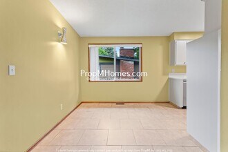 5849 SW Oleson Rd in Portland, OR - Foto de edificio - Building Photo