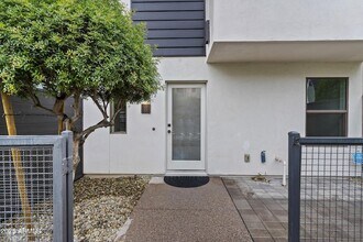 325 E Coronado Rd in Phoenix, AZ - Foto de edificio - Building Photo