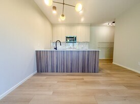 9305-9123 123 Ave NW in Edmonton, AB - Building Photo