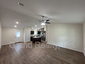 4004 Roxies Ln in Milton, FL - Building Photo - Building Photo