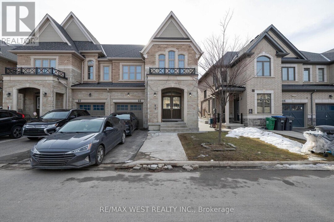 25 Faders Dr in Brampton, ON - Building Photo