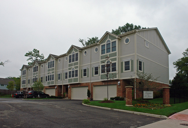 Townes of St. James in Palatine, IL - Foto de edificio - Building Photo